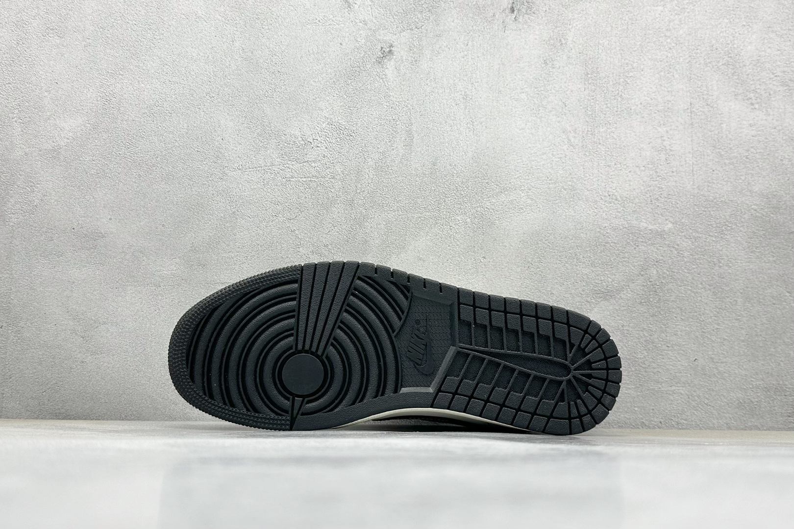 SC版 Travis Scott x Fragment Design x Air Jordan 1 Low OG SP AJ1 暴力熊联名 黑白小红勾 低帮文化休闲板鞋 XZ5749-004