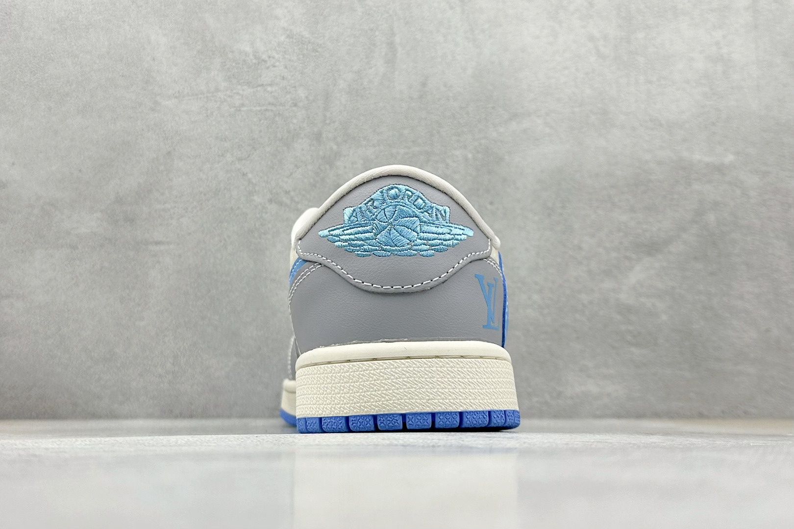 Travis Scott x Fragment Design x Air Jordan 1 Low OG SP AJ1 LV联名 灰蓝勾 低帮文化休闲板鞋 XS2024-059