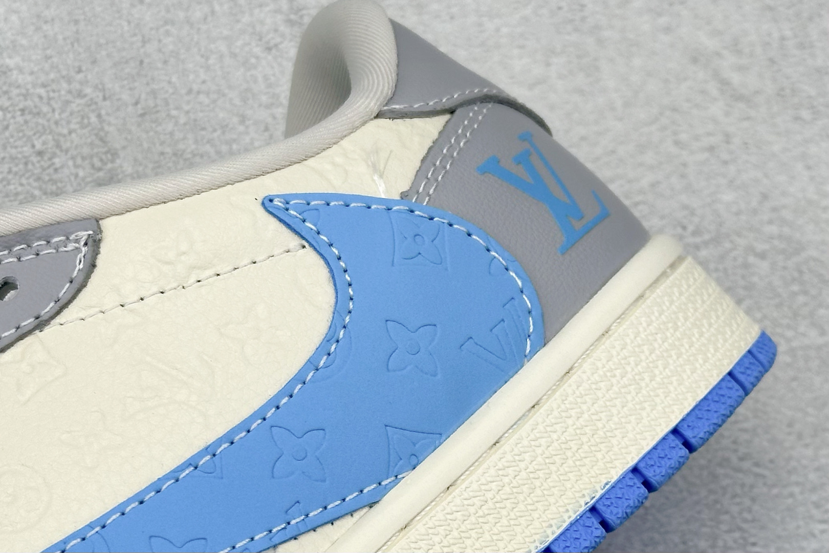 Travis Scott x Fragment Design x Air Jordan 1 Low OG SP AJ1 LV联名 灰蓝勾 低帮文化休闲板鞋 XS2024-059