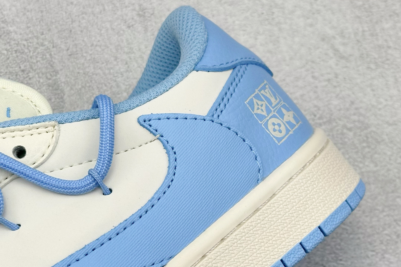 Travis Scott x Fragment Design x Air Jordan 1 Low OG SP AJ1 LV联名 天蓝抽绳 低帮文化休闲板鞋 DM6868-107