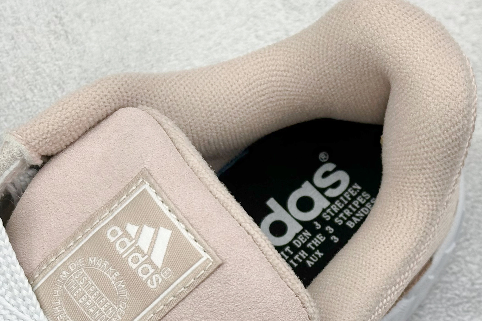TG版 Adidas Adimatic Low 马蒂奇系列低帮 复古鲨鱼面包鞋运动休闲滑板板鞋 HQ6909