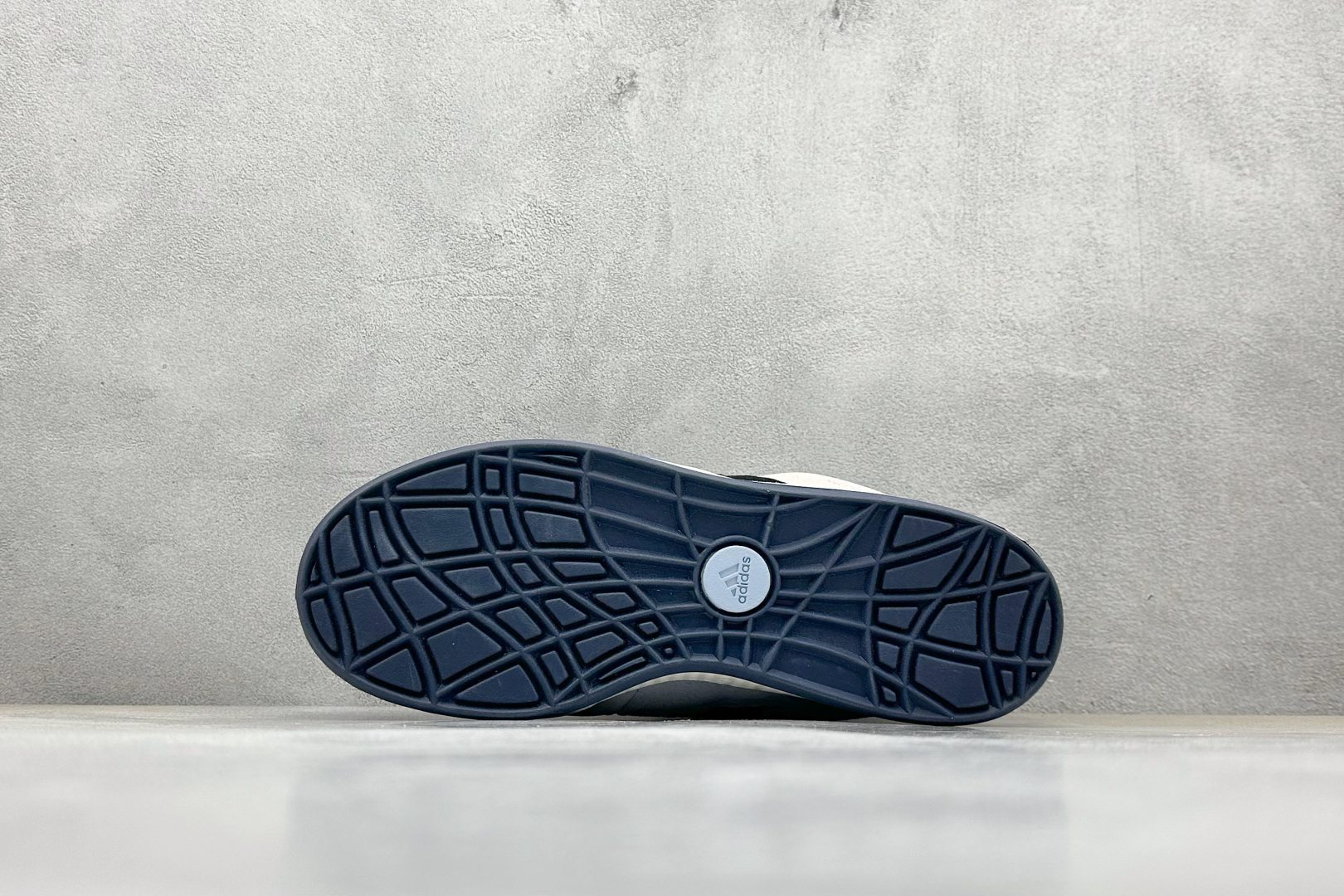 TG版 Adidas Adimatic Low 马蒂奇系列低帮 复古鲨鱼面包鞋运动休闲滑板板鞋 IG6006