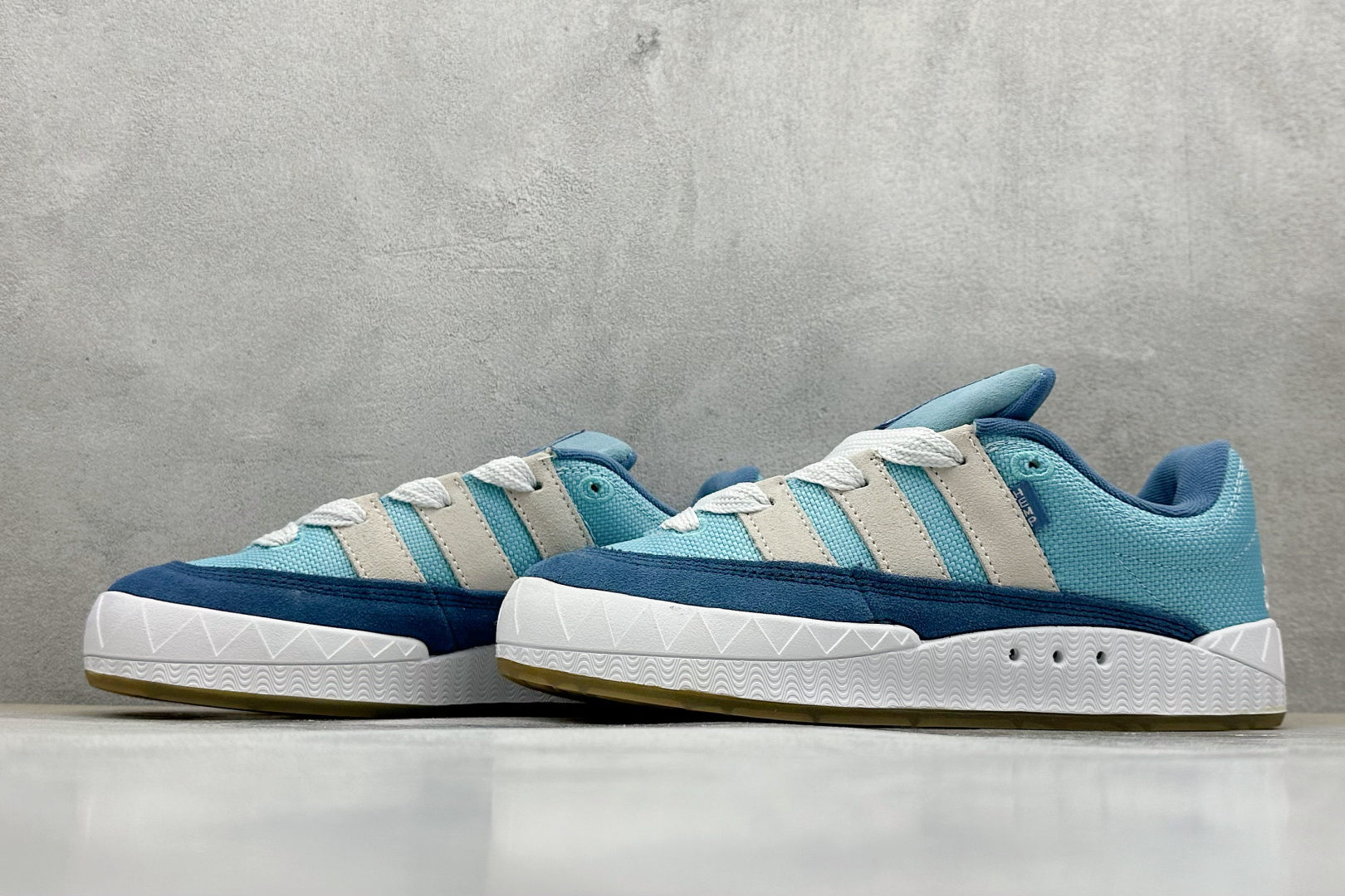 TG版 Adidas Adimatic Low 马蒂奇系列低帮 复古鲨鱼面包鞋运动休闲滑板板鞋 HQ6908