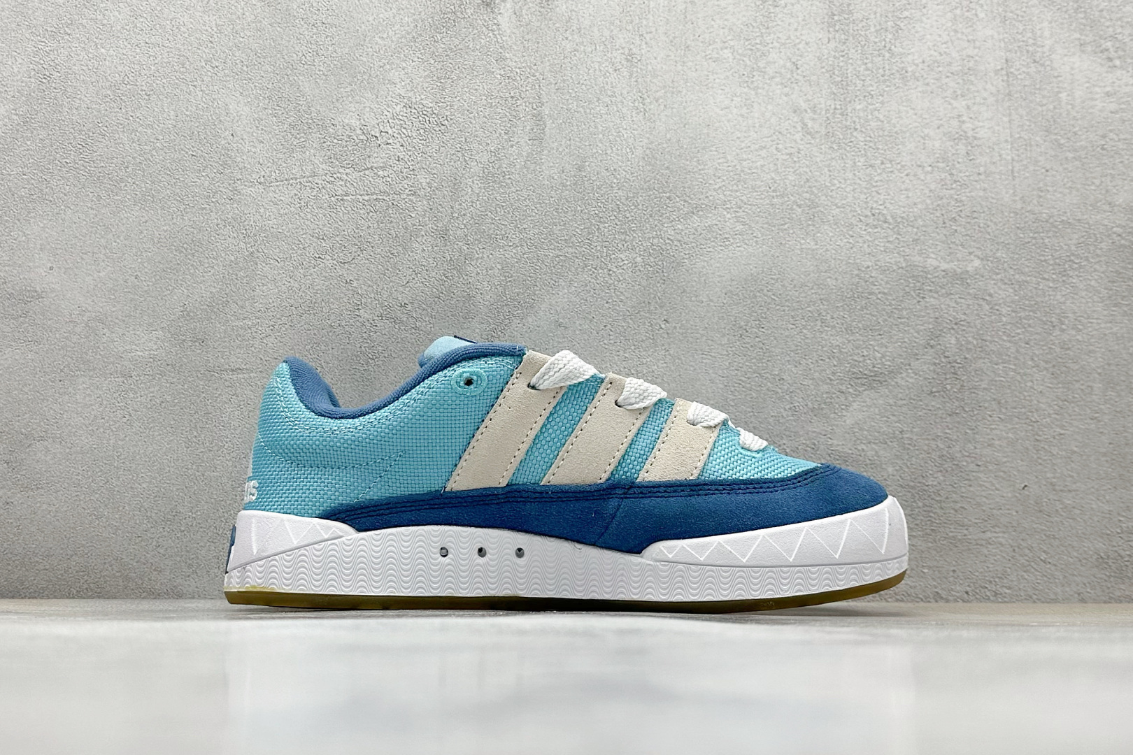 TG版 Adidas Adimatic Low 马蒂奇系列低帮 复古鲨鱼面包鞋运动休闲滑板板鞋 HQ6908