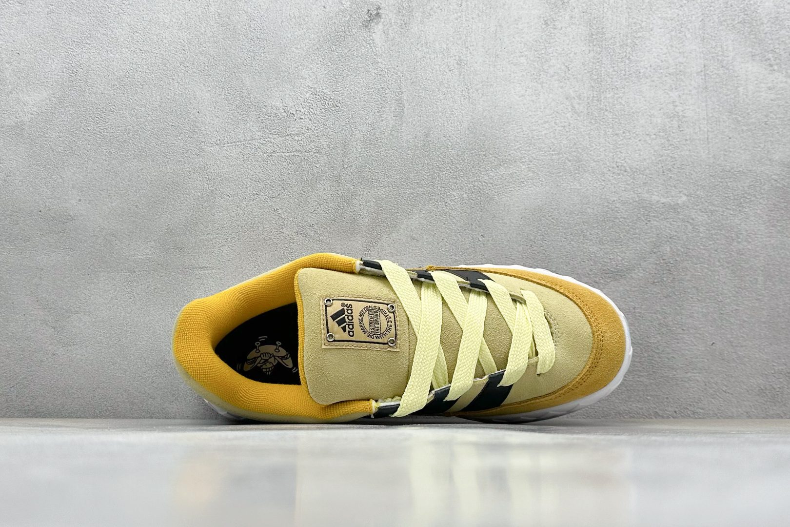 TG版 Adidas Adimatic Low 马蒂奇系列低帮 复古鲨鱼面包鞋运动休闲滑板板鞋 IF0513