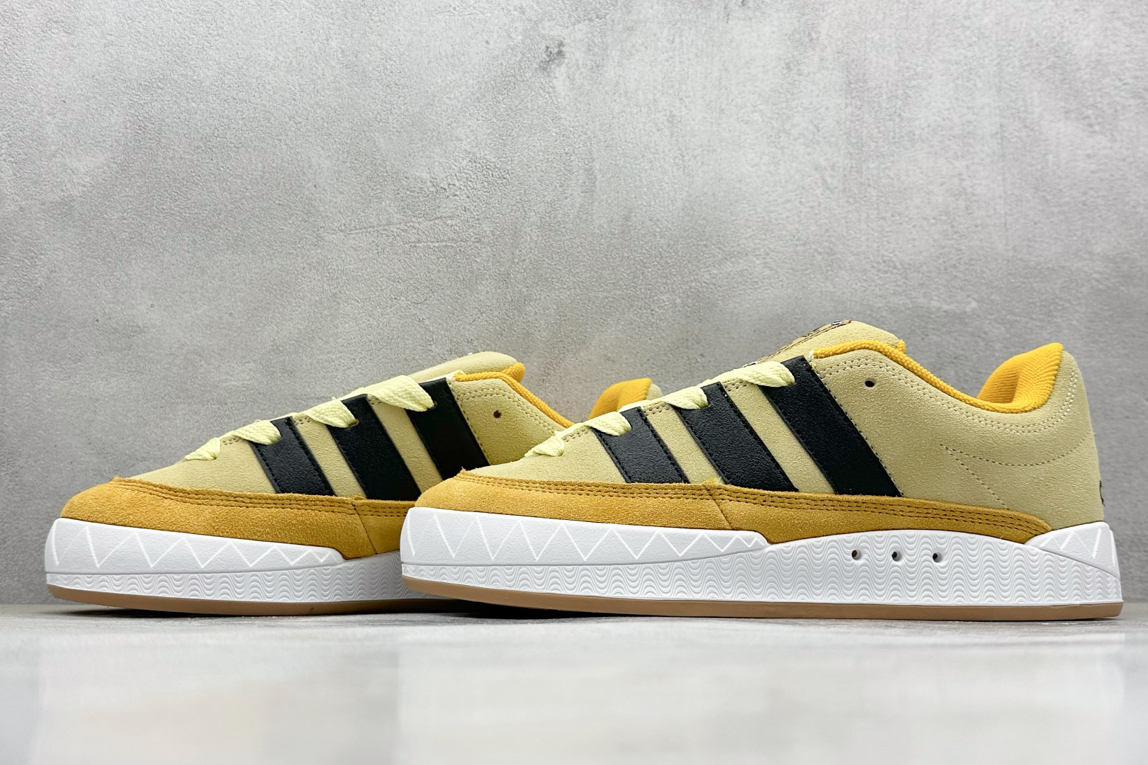 TG版 Adidas Adimatic Low 马蒂奇系列低帮 复古鲨鱼面包鞋运动休闲滑板板鞋 IF0513