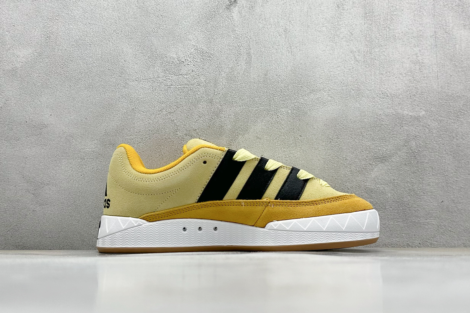 TG版 Adidas Adimatic Low 马蒂奇系列低帮 复古鲨鱼面包鞋运动休闲滑板板鞋 IF0513