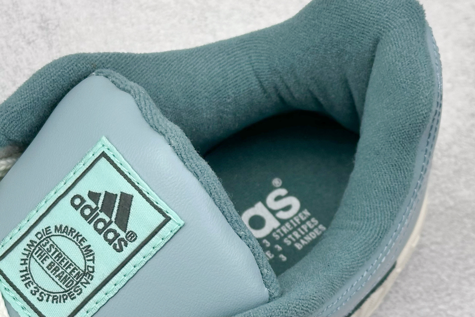 TG版 Adidas Adimatic Low 马蒂奇系列低帮 复古鲨鱼面包鞋运动休闲滑板板鞋 IF1590