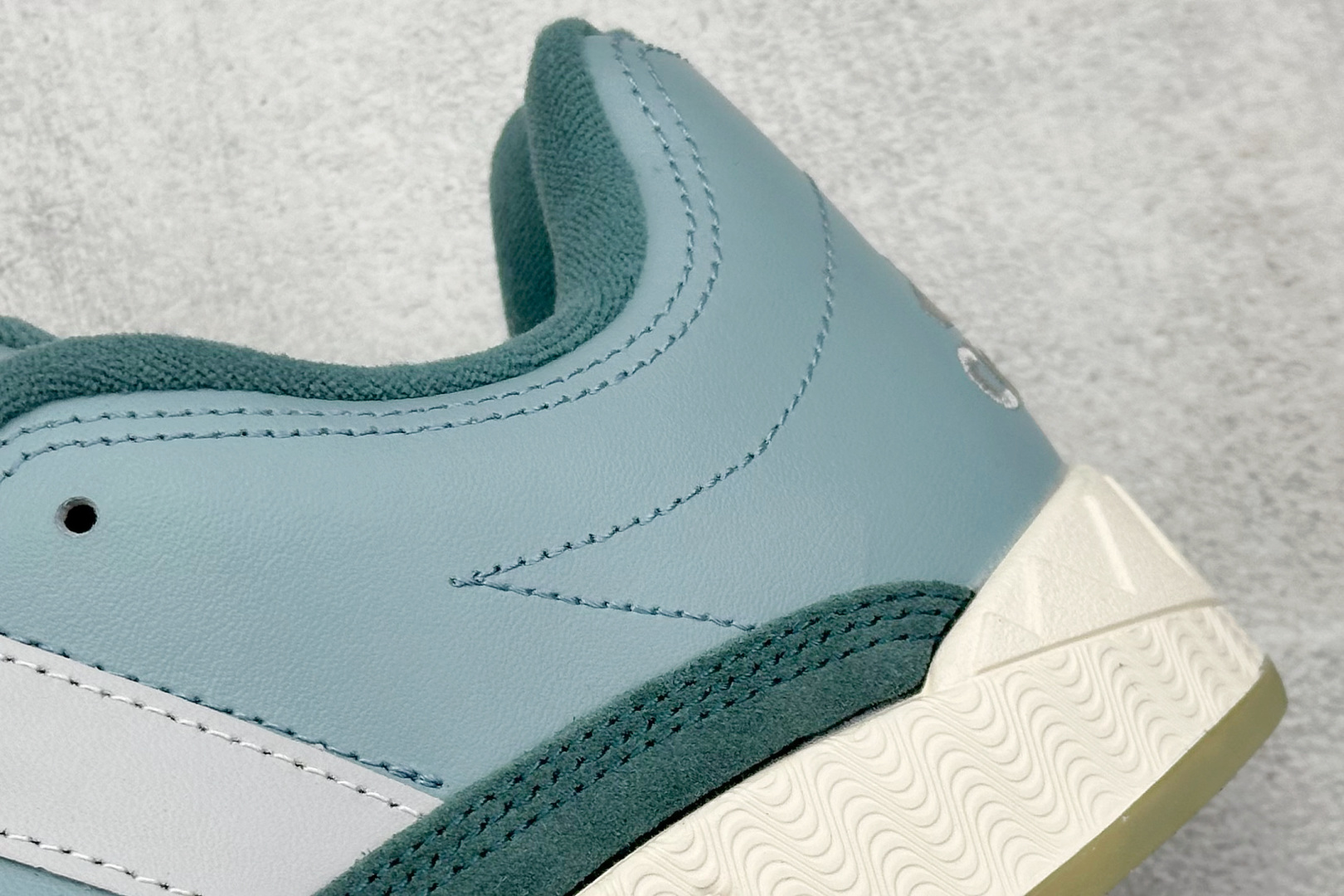 TG版 Adidas Adimatic Low 马蒂奇系列低帮 复古鲨鱼面包鞋运动休闲滑板板鞋 IF1590