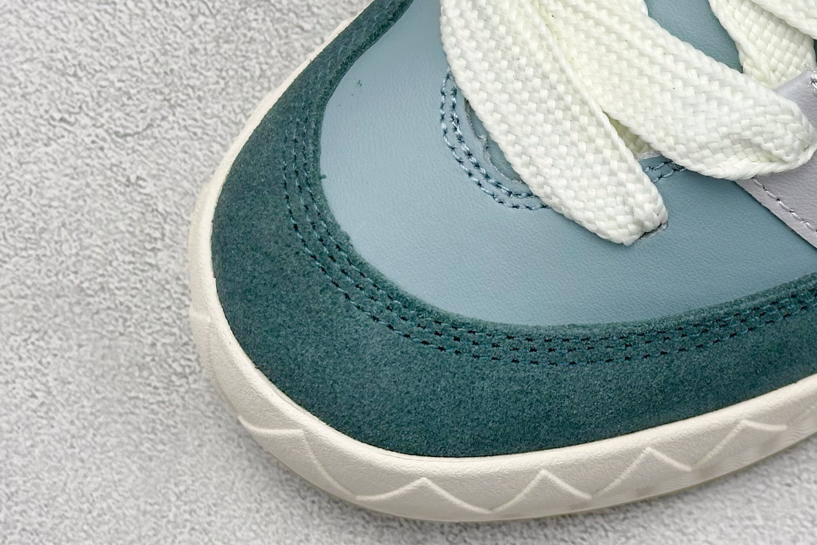 TG版 Adidas Adimatic Low 马蒂奇系列低帮 复古鲨鱼面包鞋运动休闲滑板板鞋 IF1590