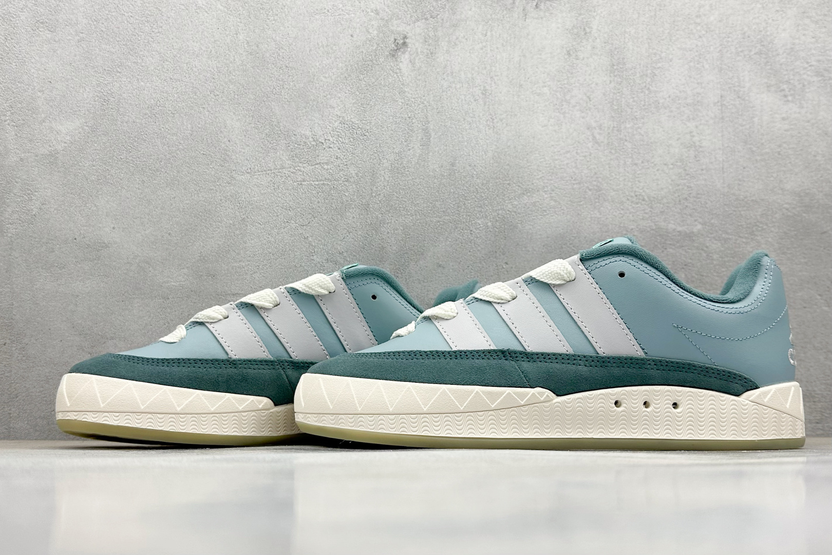 TG版 Adidas Adimatic Low 马蒂奇系列低帮 复古鲨鱼面包鞋运动休闲滑板板鞋 IF1590