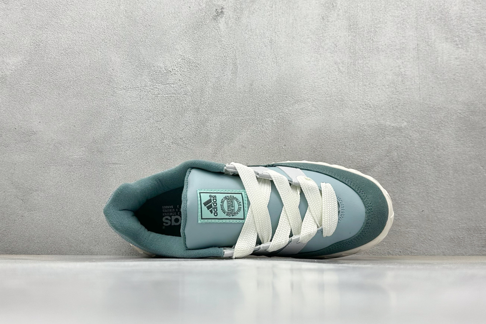 TG版 Adidas Adimatic Low 马蒂奇系列低帮 复古鲨鱼面包鞋运动休闲滑板板鞋 IF1590