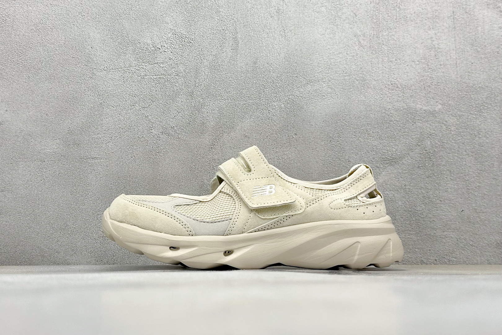 180 New Balance 公主鞋 玛丽珍网面拼接魔术贴凉鞋 SD2203