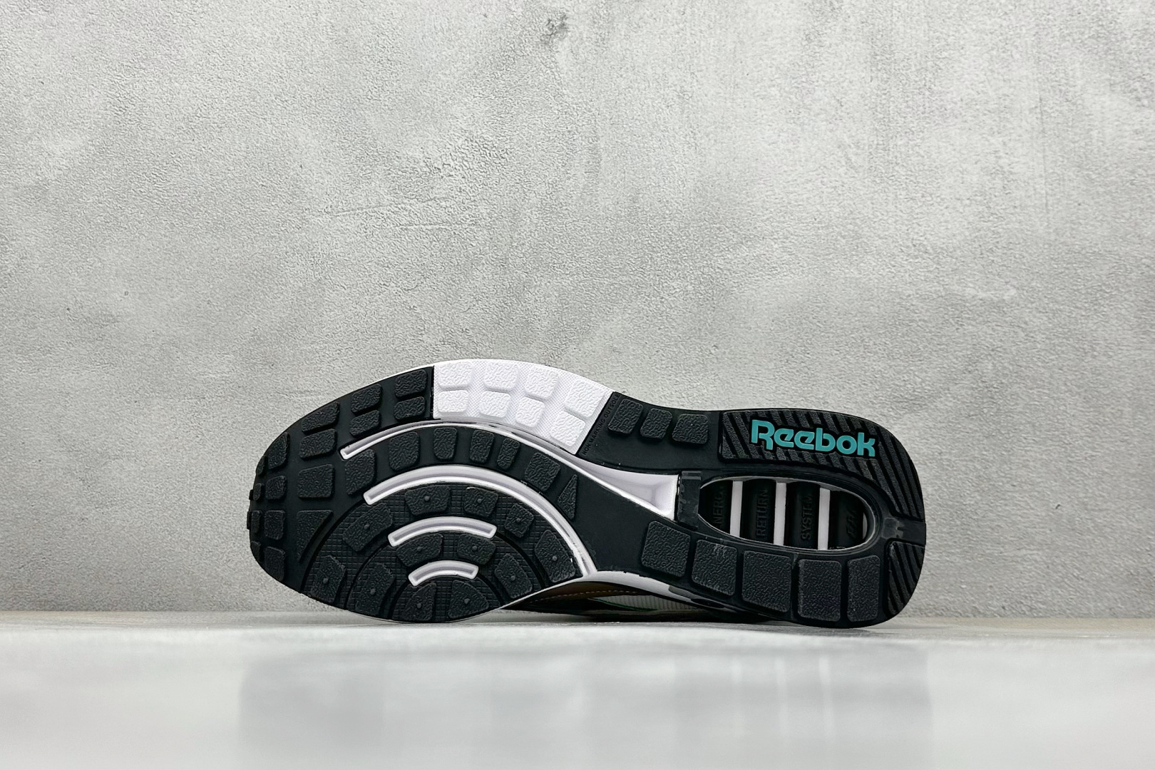 Reebok Classic Harman Ripple 防滑透气 低帮休闲跑步鞋 锐步复古潮流街头低帮休闲板鞋 25351975
