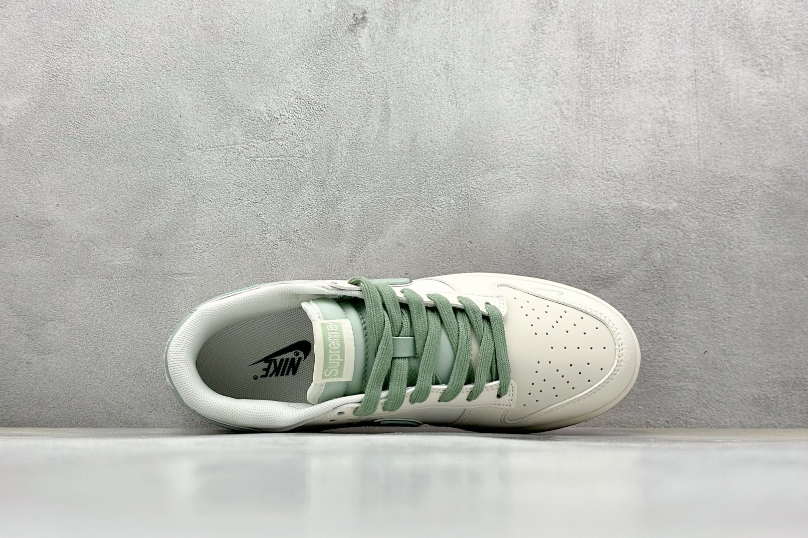 Nike SB Dunk Low x Supreme 白绿小勾 XF8698-089