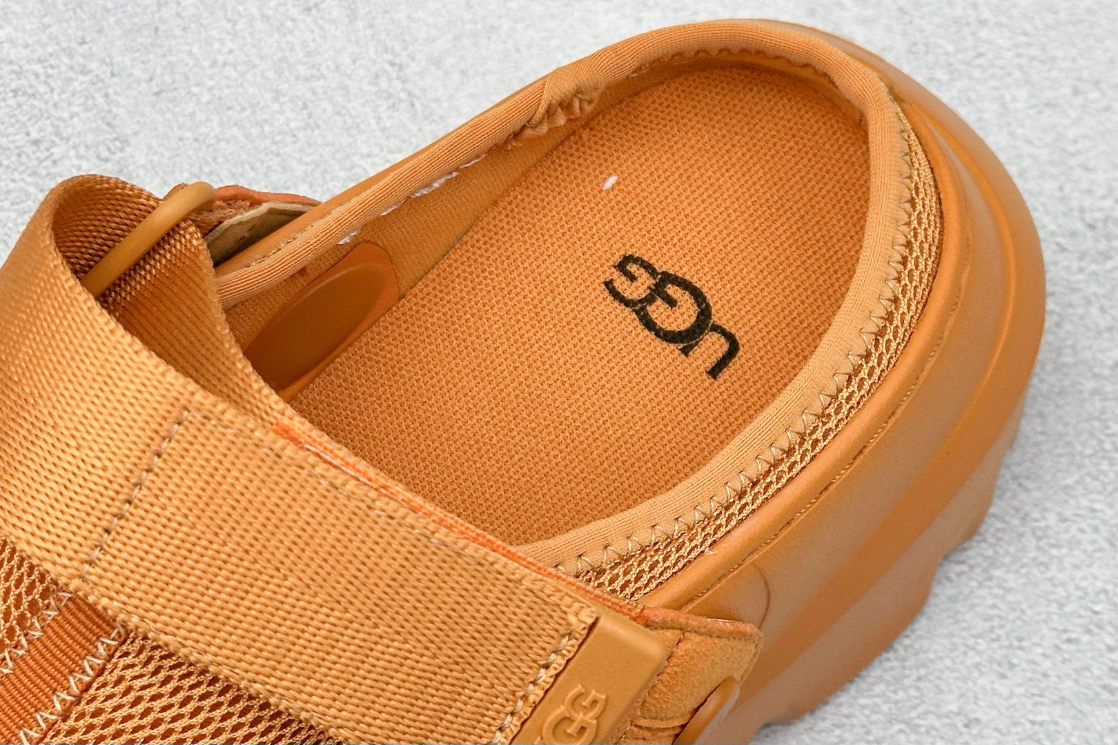 UGG Tasman Lug 绒面革圆头轻盈低帮生活休闲鞋凉鞋