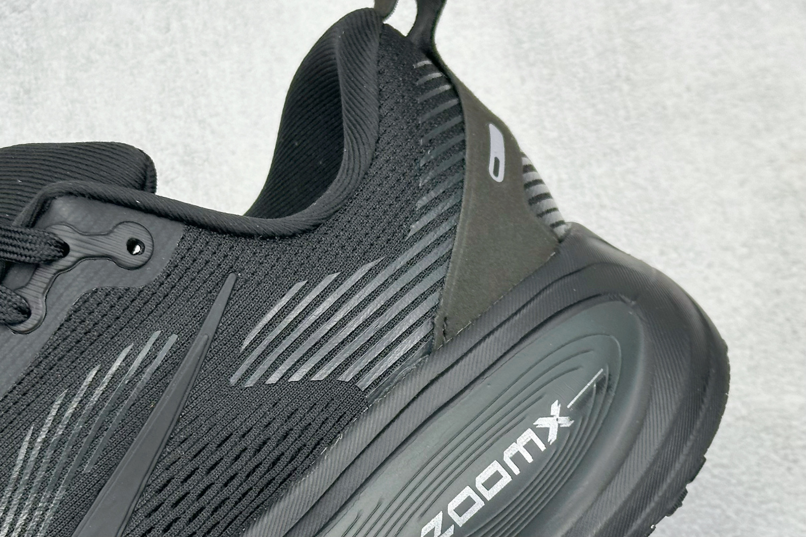 RS版 NK Zoom VOMERO 18 轻量跑鞋 耐克网透面气 训跑练步鞋 HM6803-005