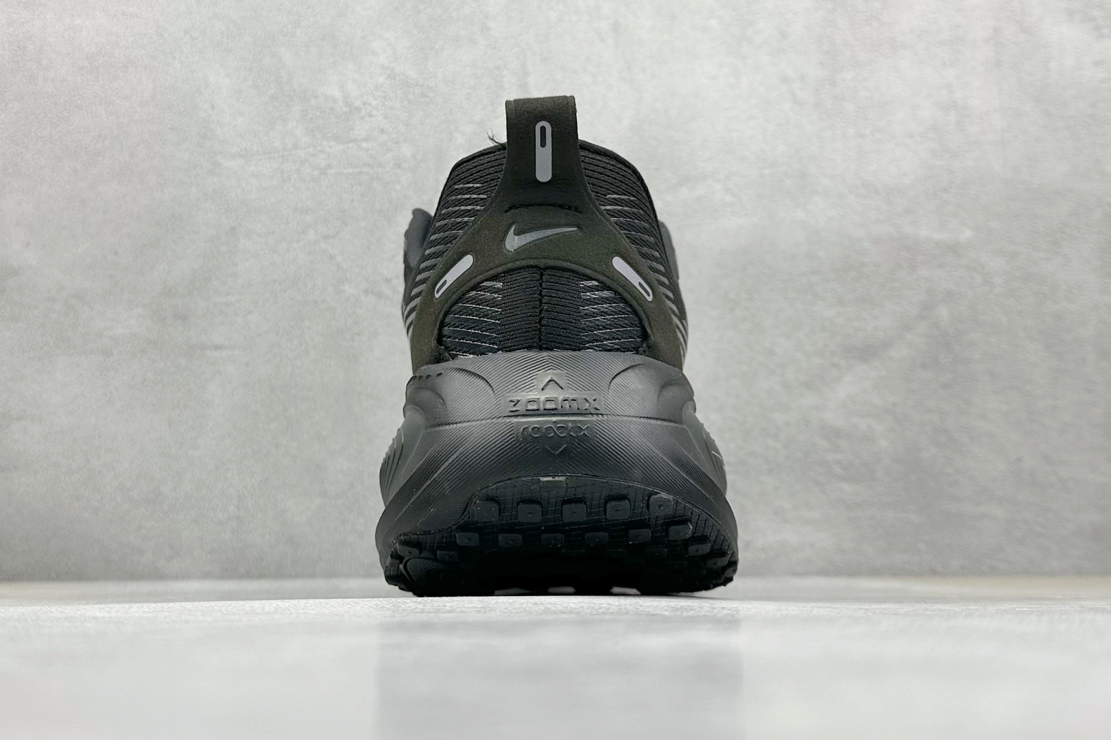 RS版 NK Zoom VOMERO 18 轻量跑鞋 耐克网透面气 训跑练步鞋 HM6803-005