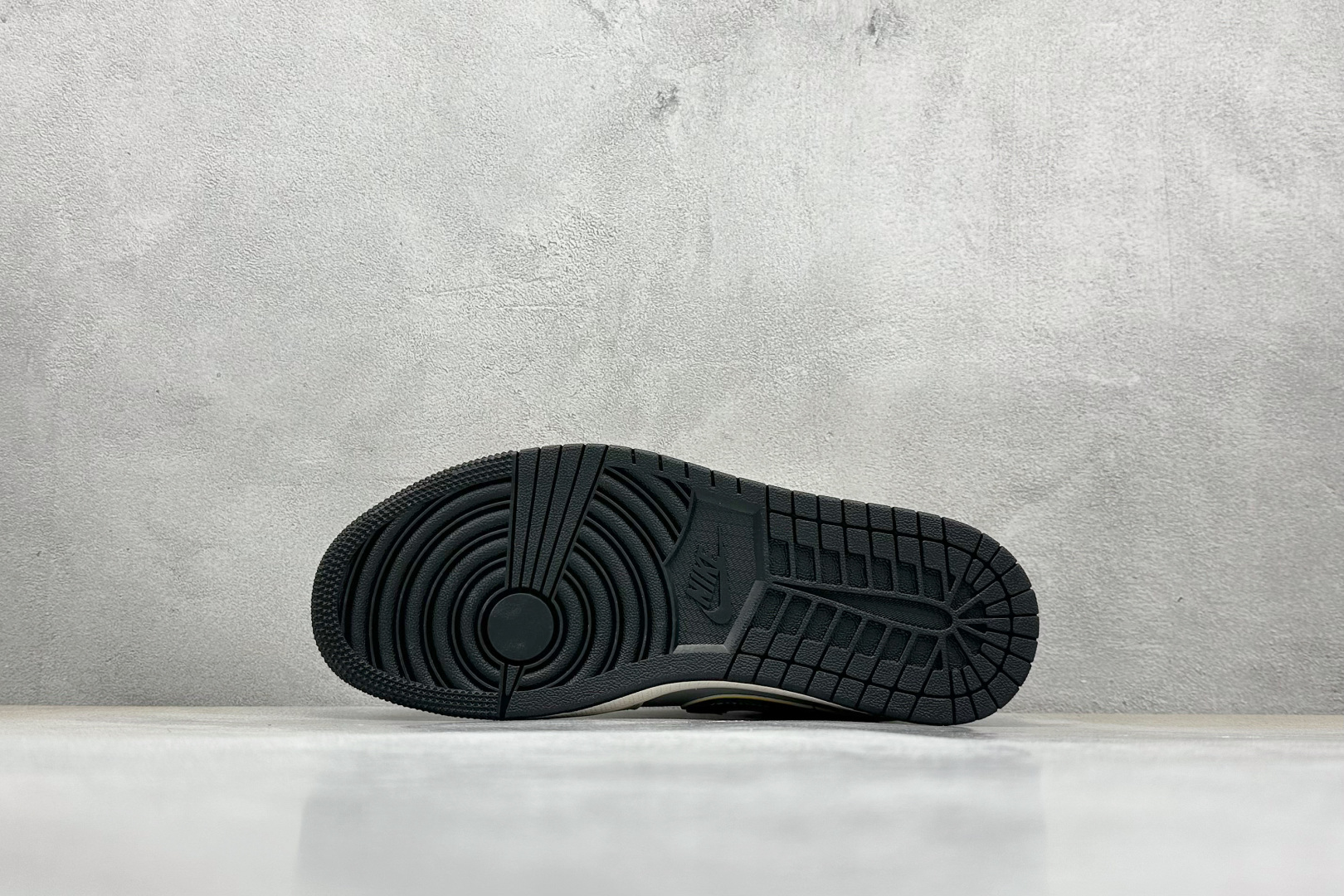  终端放店
XC版 Air Jordan 1 Low AJ1 乔1 小米 SU7Ulltru 高端定制 