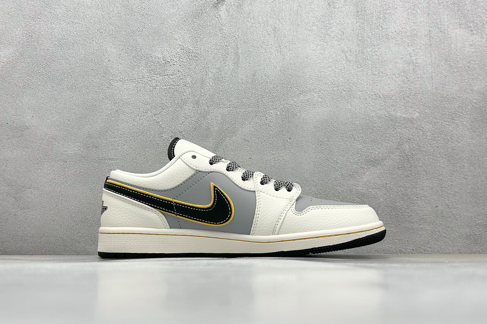  终端放店
XC版 Air Jordan 1 Low AJ1 乔1 小米 SU7Ulltru 高端定制 