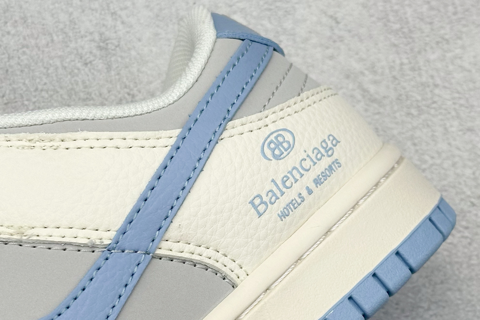 Nike SB Dunk Low Balenciaga联名 米浅蓝勾 周年高端定制 低帮休闲板鞋 ZH2598-273