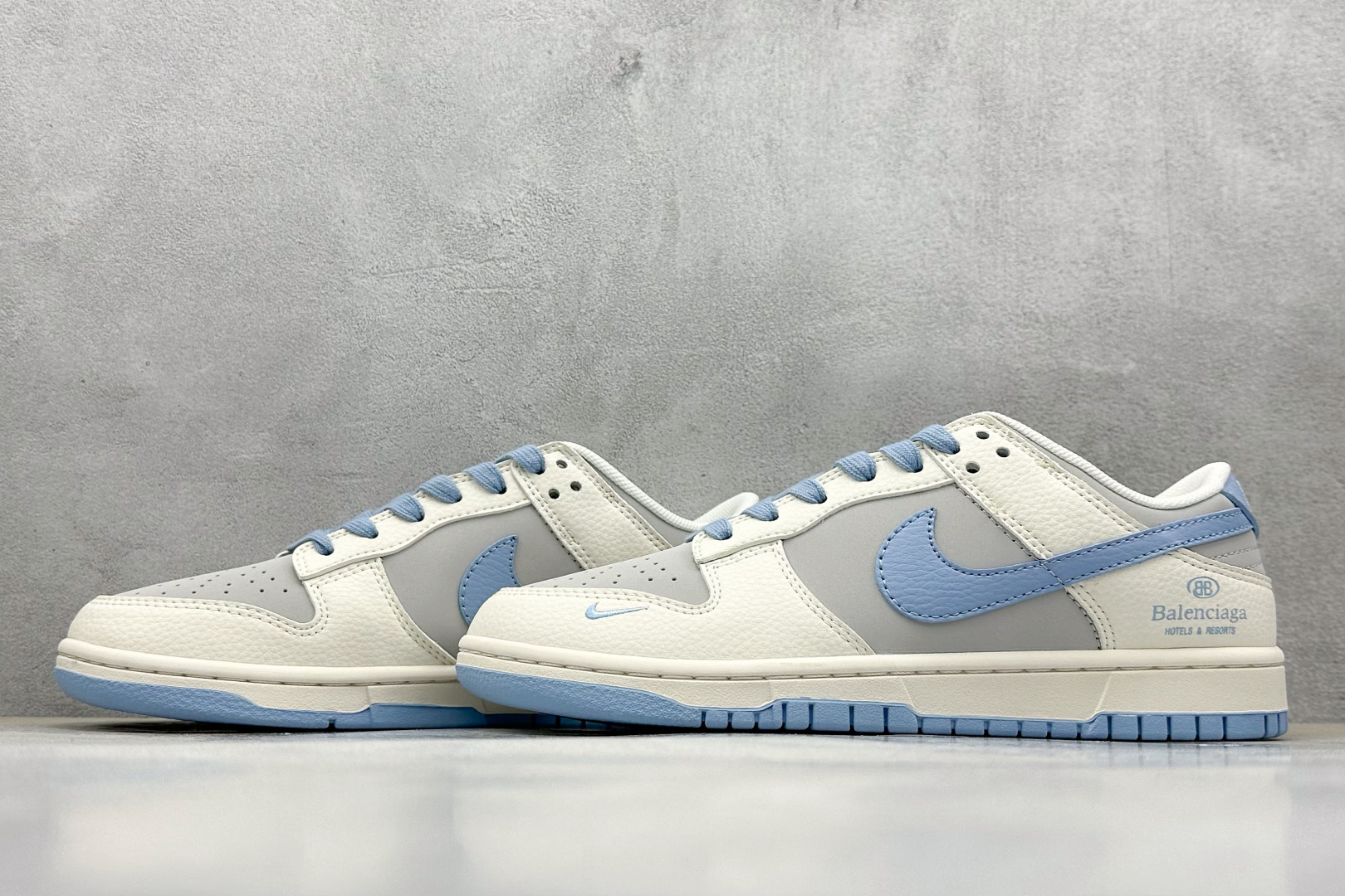 Nike SB Dunk Low Balenciaga联名 米浅蓝勾 周年高端定制 低帮休闲板鞋 ZH2598-273