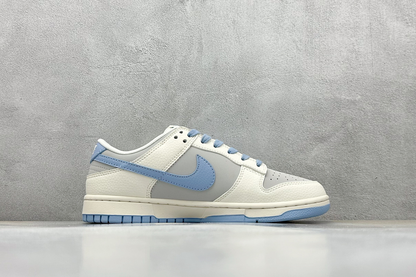 Nike SB Dunk Low Balenciaga联名 米浅蓝勾 周年高端定制 低帮休闲板鞋 ZH2598-273