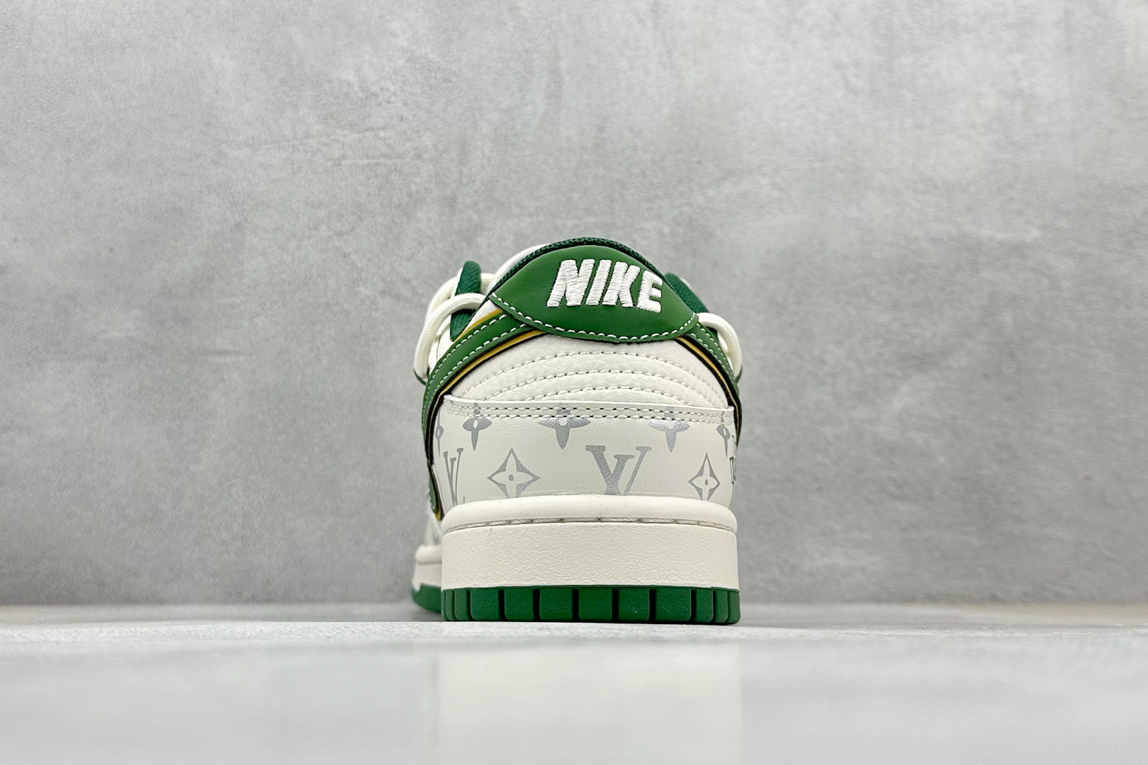 Nike SB Dunk Low LV联名 绑带绿勾 周年高端定制 低帮休闲板鞋 DM6868-103