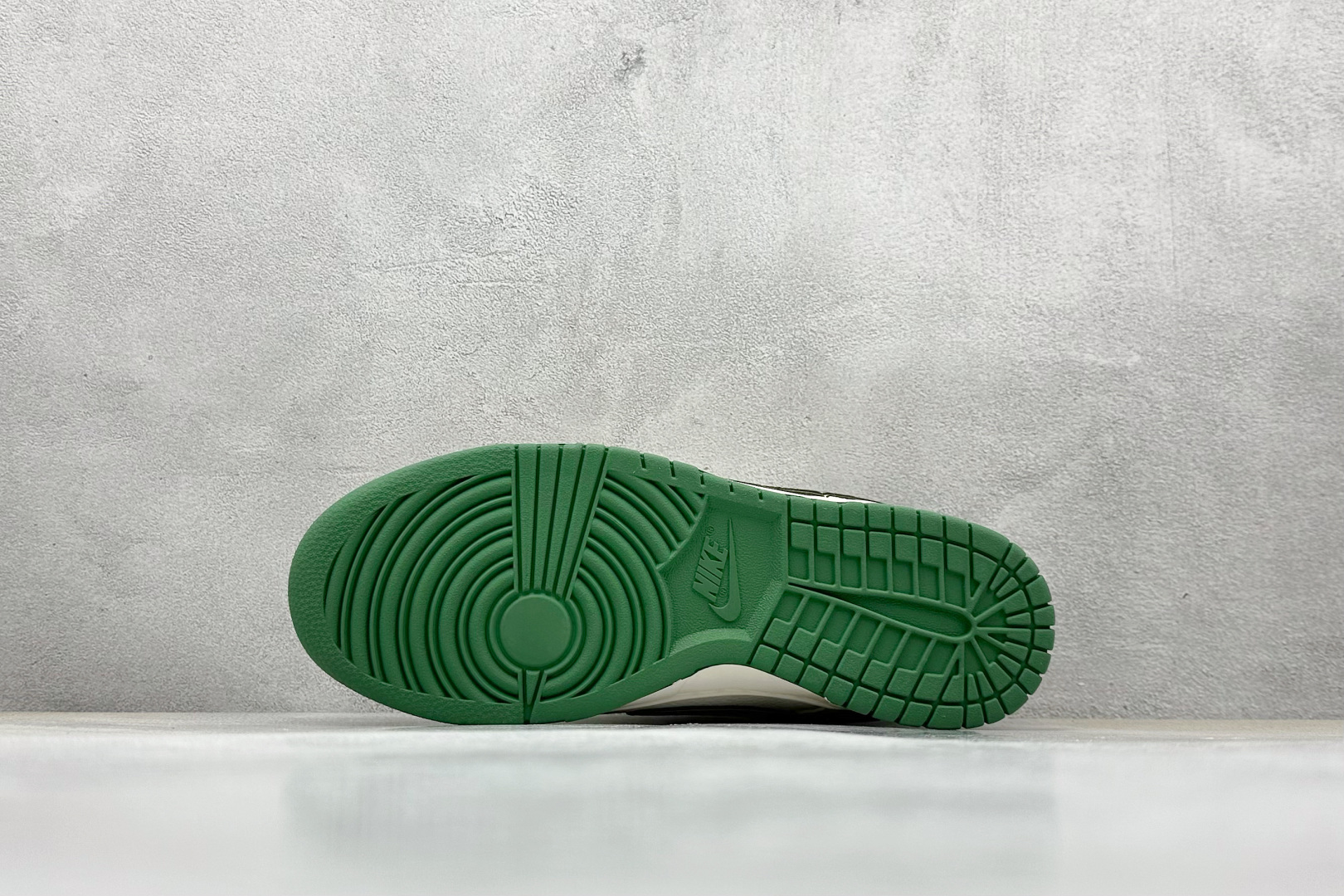 Nike SB Dunk Low LV联名 绑带绿勾 周年高端定制 低帮休闲板鞋 DM6868-103