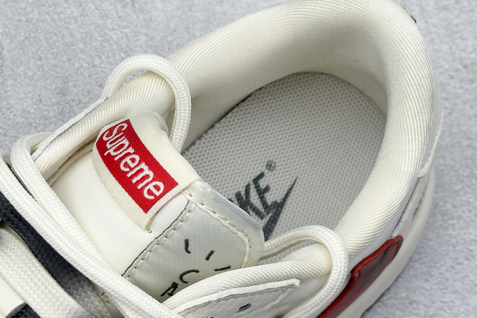 Travis Scott x Fragment Design x Air Jordan 1 Low OG SP AJ1 Supreme联名 红黑勾抽绳 低帮文化休闲板鞋 DM6868-109