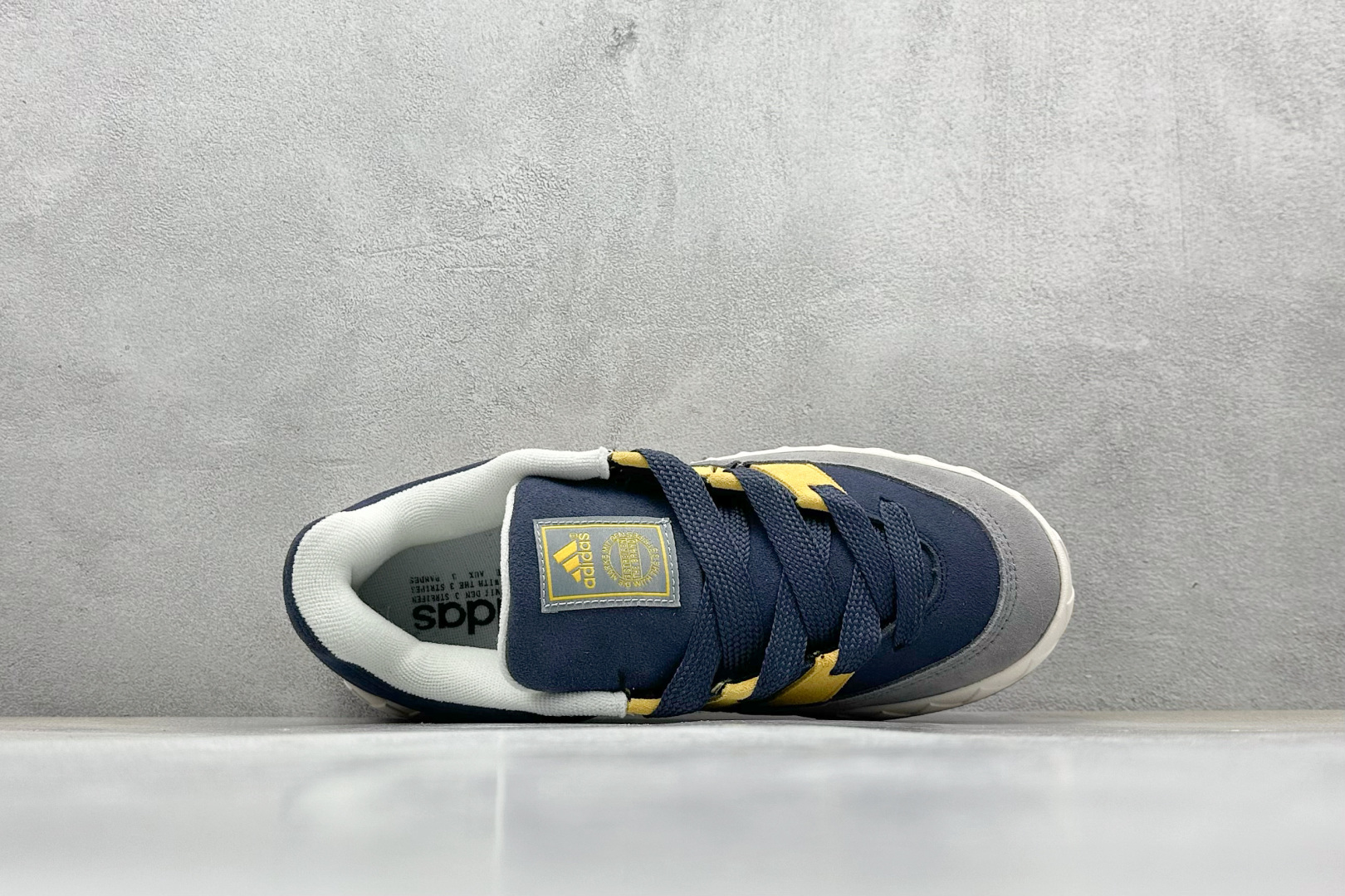 TG版 Adidas Adimatic Low 马蒂奇系列低帮 复古鲨鱼面包鞋运动休闲滑板板鞋 ID0999