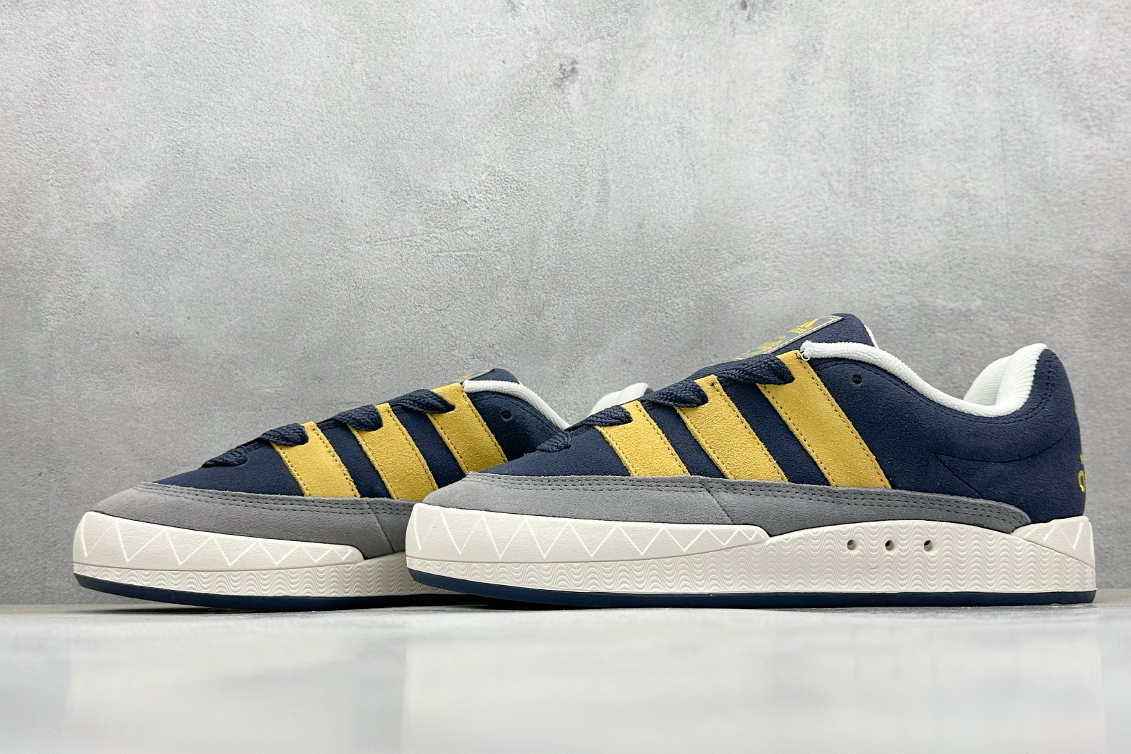 TG版 Adidas Adimatic Low 马蒂奇系列低帮 复古鲨鱼面包鞋运动休闲滑板板鞋 ID0999