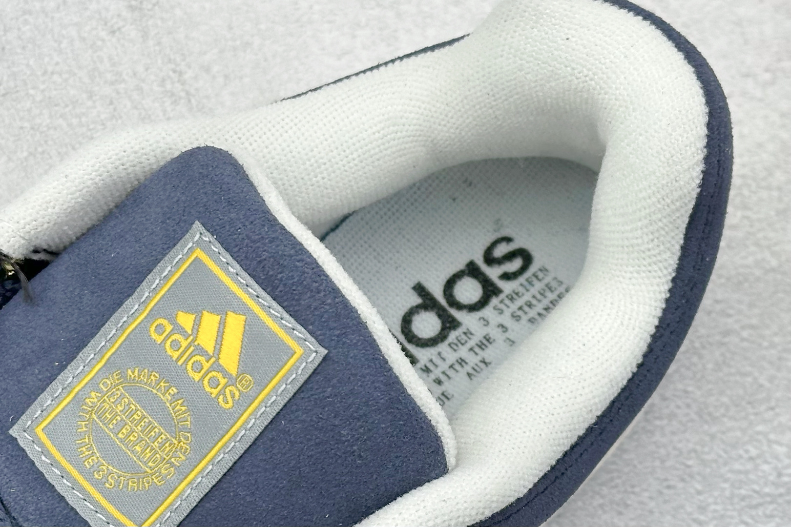 TG版 Adidas Adimatic Low 马蒂奇系列低帮 复古鲨鱼面包鞋运动休闲滑板板鞋 ID0999