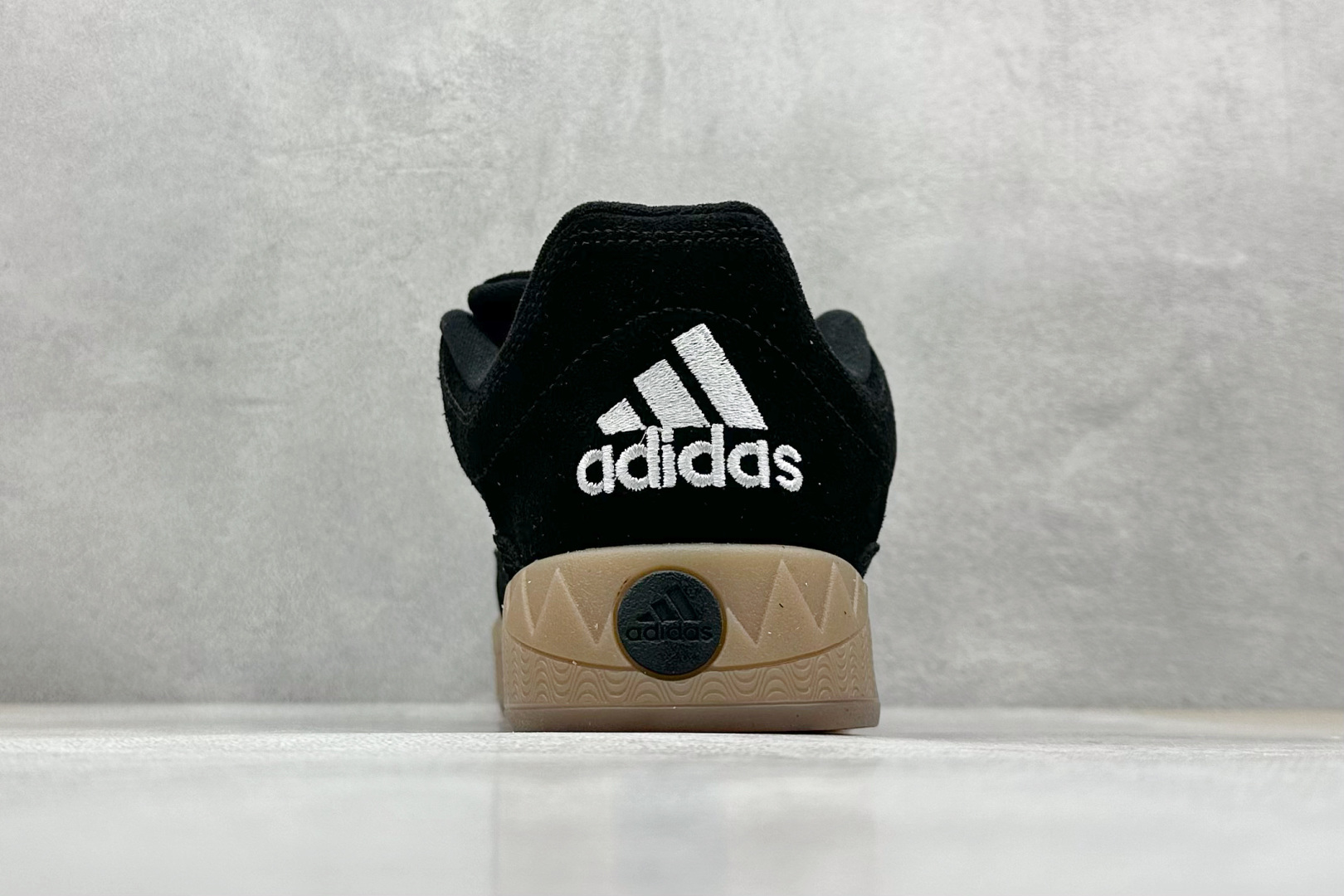 TG版 Adidas Adimatic Low 马蒂奇系列低帮 复古鲨鱼面包鞋运动休闲滑板板鞋 IE2224