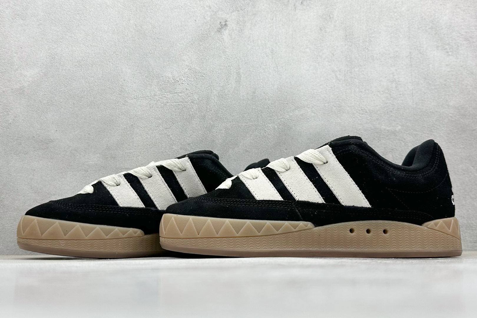 TG版 Adidas Adimatic Low 马蒂奇系列低帮 复古鲨鱼面包鞋运动休闲滑板板鞋 IE2224