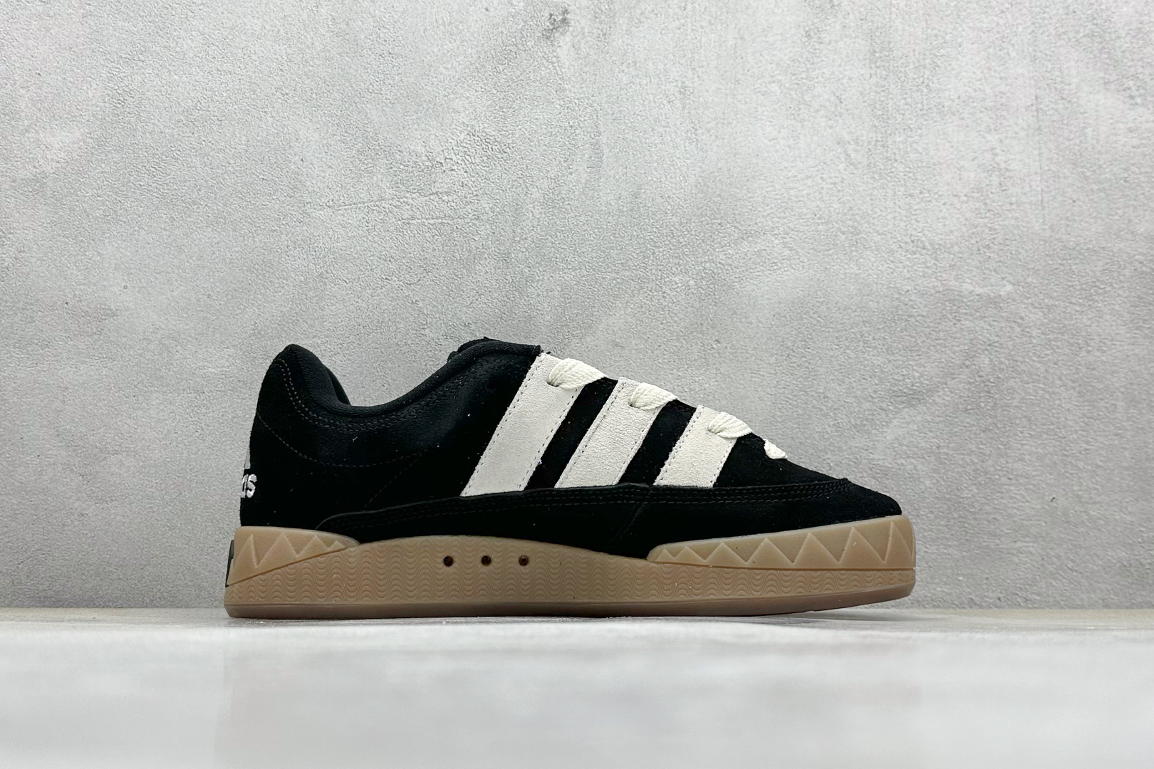 TG版 Adidas Adimatic Low 马蒂奇系列低帮 复古鲨鱼面包鞋运动休闲滑板板鞋 IE2224