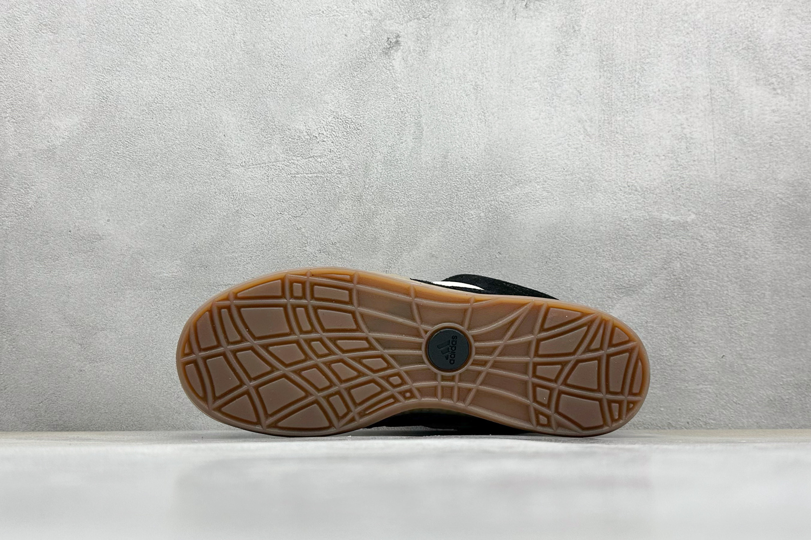 TG版 Adidas Adimatic Low 马蒂奇系列低帮 复古鲨鱼面包鞋运动休闲滑板板鞋 IE2224
