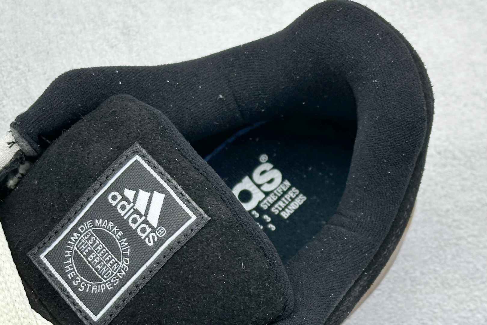 TG版 Adidas Adimatic Low 马蒂奇系列低帮 复古鲨鱼面包鞋运动休闲滑板板鞋 IE2224