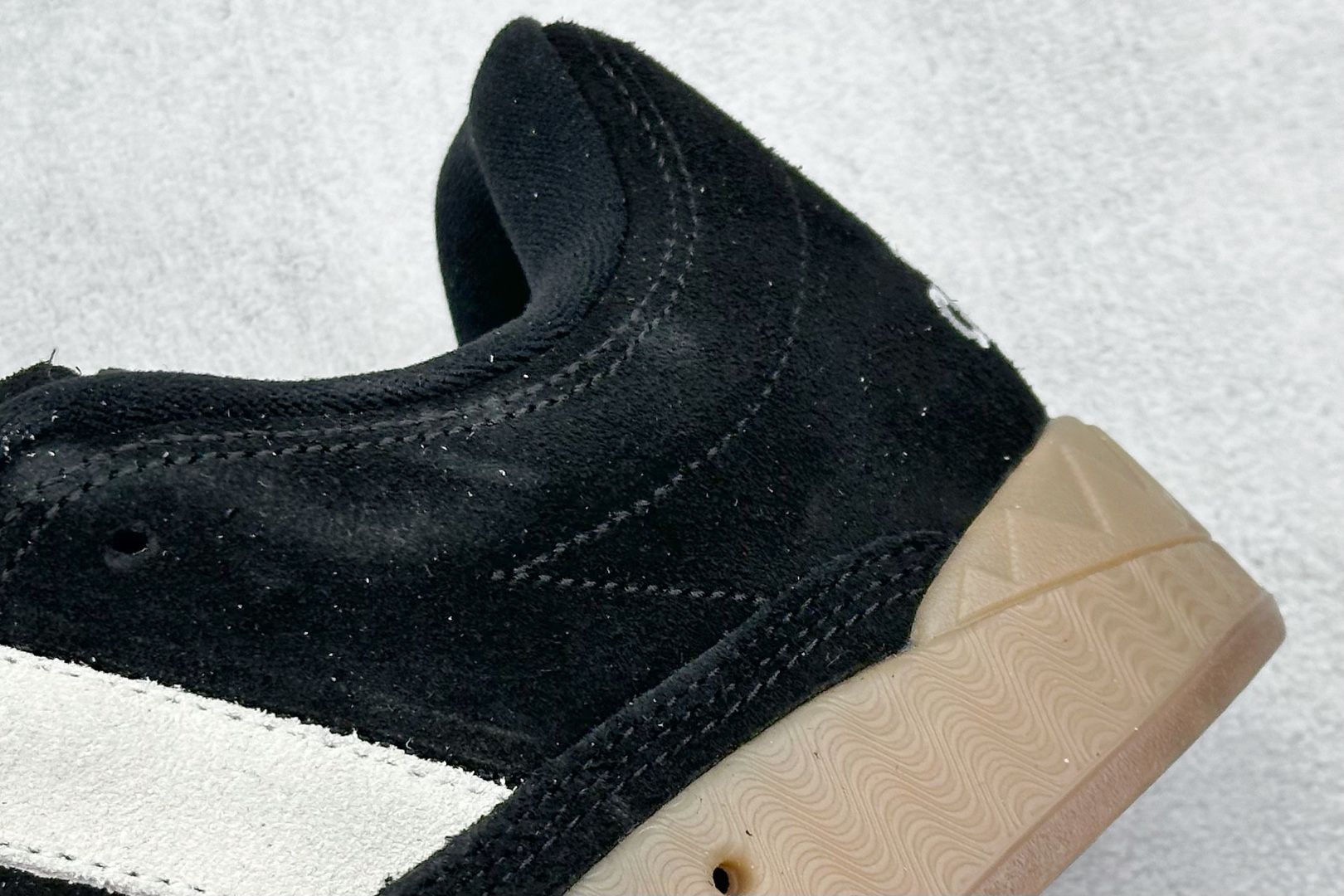 TG版 Adidas Adimatic Low 马蒂奇系列低帮 复古鲨鱼面包鞋运动休闲滑板板鞋 IE2224