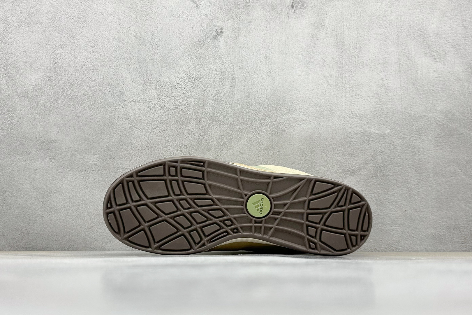 TG版 Adidas Adimatic Low 马蒂奇系列低帮 复古鲨鱼面包鞋运动休闲滑板板鞋 IG6022
