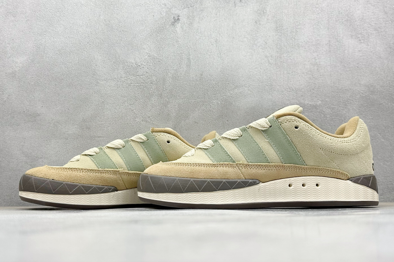 TG版 Adidas Adimatic Low 马蒂奇系列低帮 复古鲨鱼面包鞋运动休闲滑板板鞋 IG6022