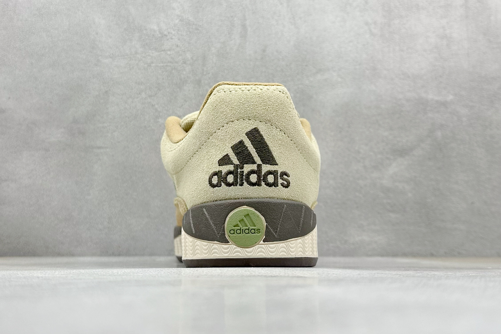 TG版 Adidas Adimatic Low 马蒂奇系列低帮 复古鲨鱼面包鞋运动休闲滑板板鞋 IG6022