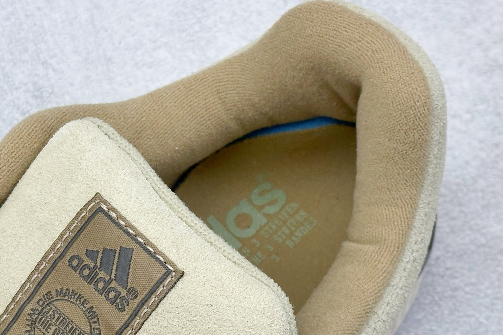 TG版 Adidas Adimatic Low 马蒂奇系列低帮 复古鲨鱼面包鞋运动休闲滑板板鞋 IG6022
