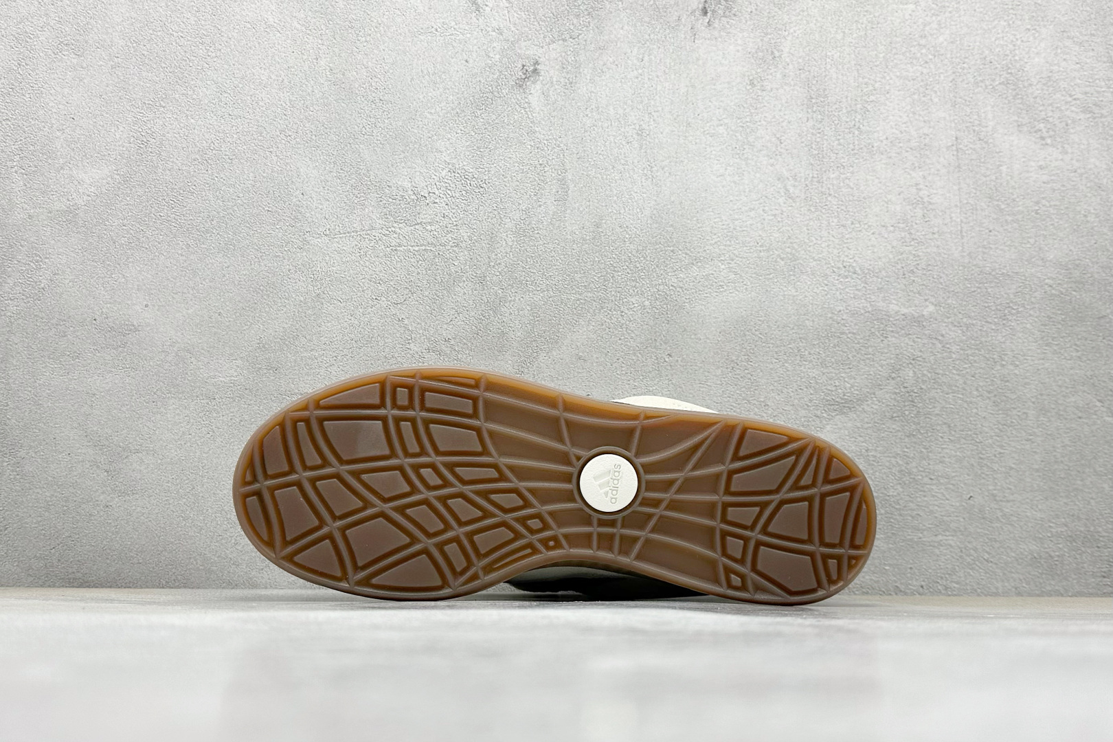 TG版 Adidas Adimatic Low 马蒂奇系列低帮 复古鲨鱼面包鞋运动休闲滑板板鞋 IE2226