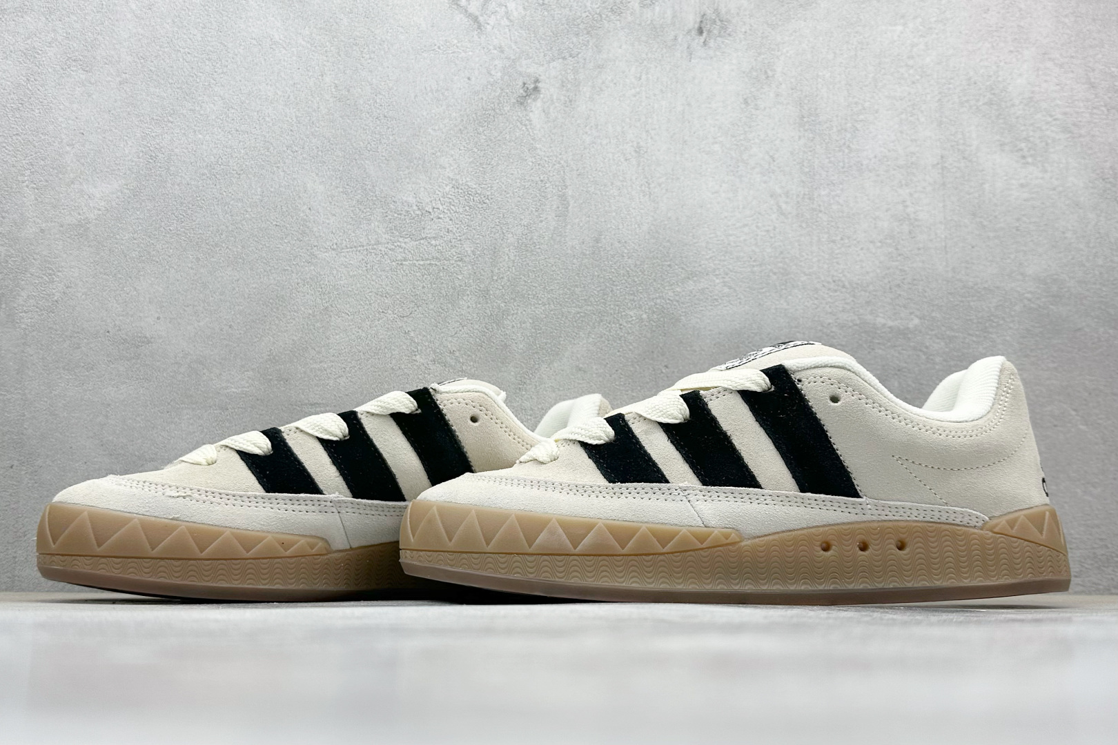 TG版 Adidas Adimatic Low 马蒂奇系列低帮 复古鲨鱼面包鞋运动休闲滑板板鞋 IE2226