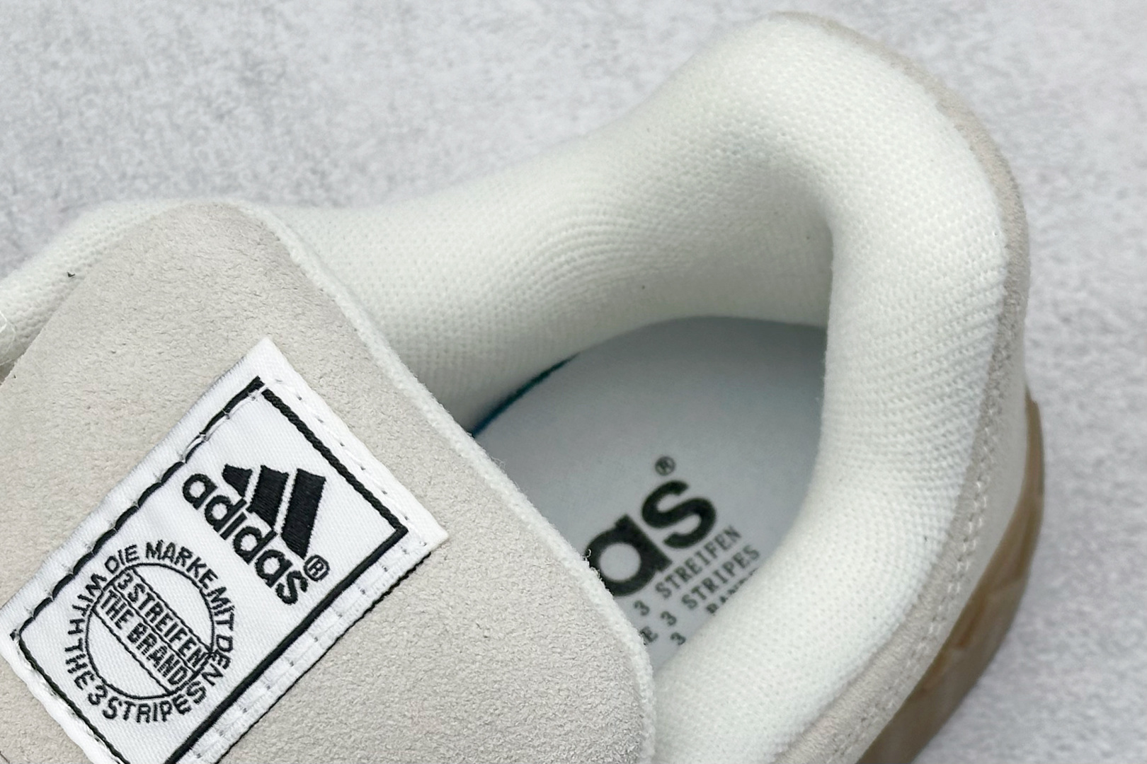 TG版 Adidas Adimatic Low 马蒂奇系列低帮 复古鲨鱼面包鞋运动休闲滑板板鞋 IE2226