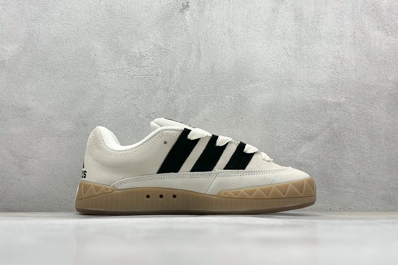 TG版 Adidas Adimatic Low 马蒂奇系列低帮 复古鲨鱼面包鞋运动休闲滑板板鞋 IE2226