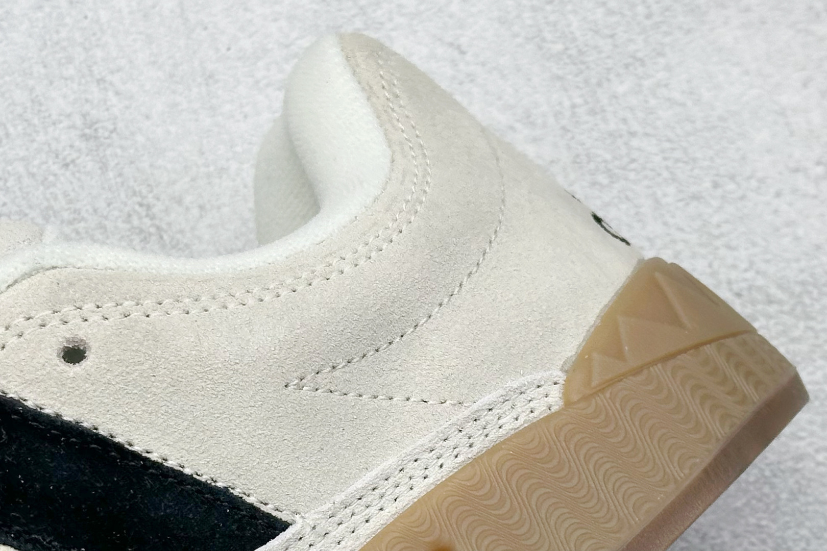 TG版 Adidas Adimatic Low 马蒂奇系列低帮 复古鲨鱼面包鞋运动休闲滑板板鞋 IE2226