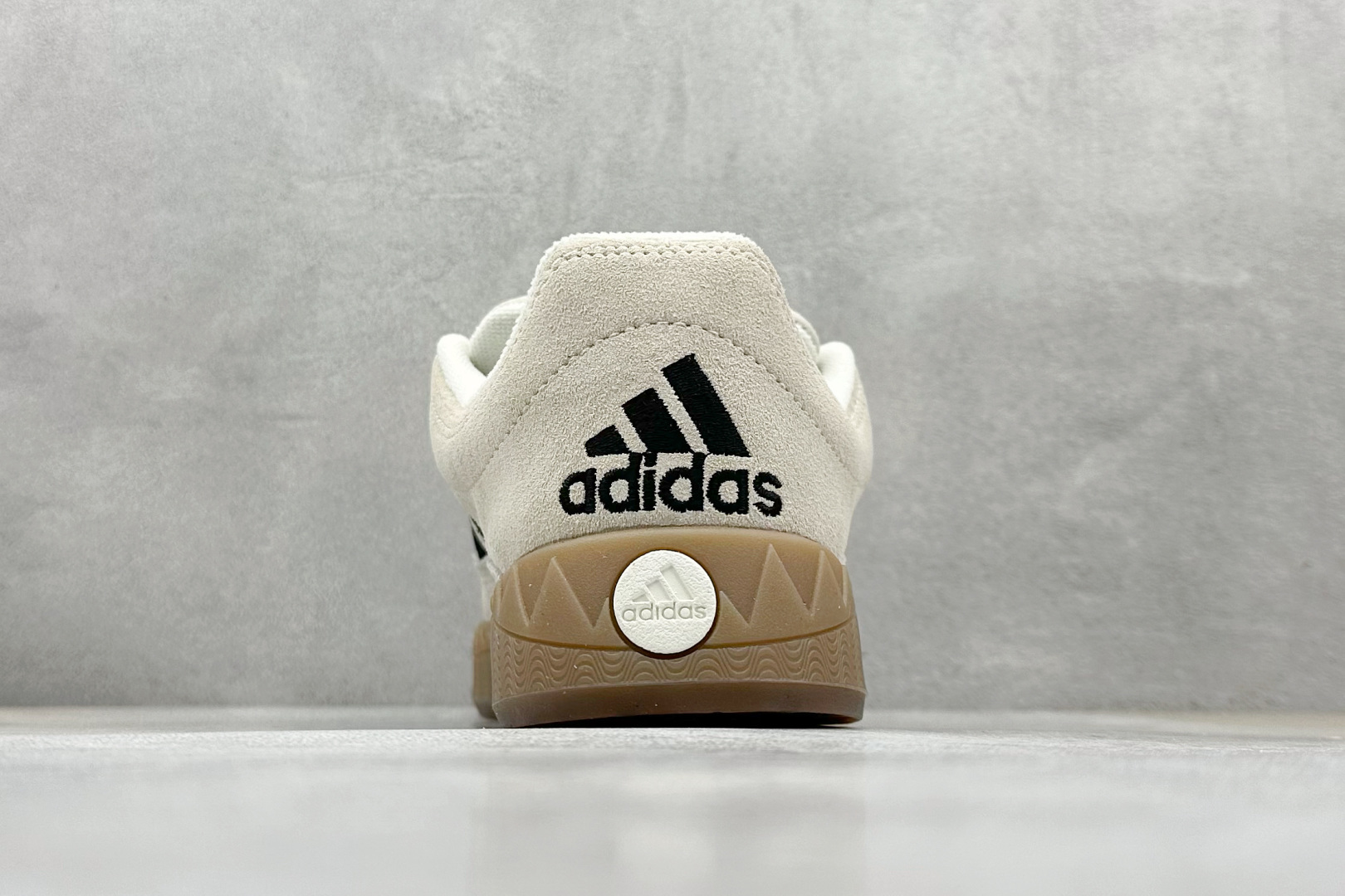 TG版 Adidas Adimatic Low 马蒂奇系列低帮 复古鲨鱼面包鞋运动休闲滑板板鞋 IE2226