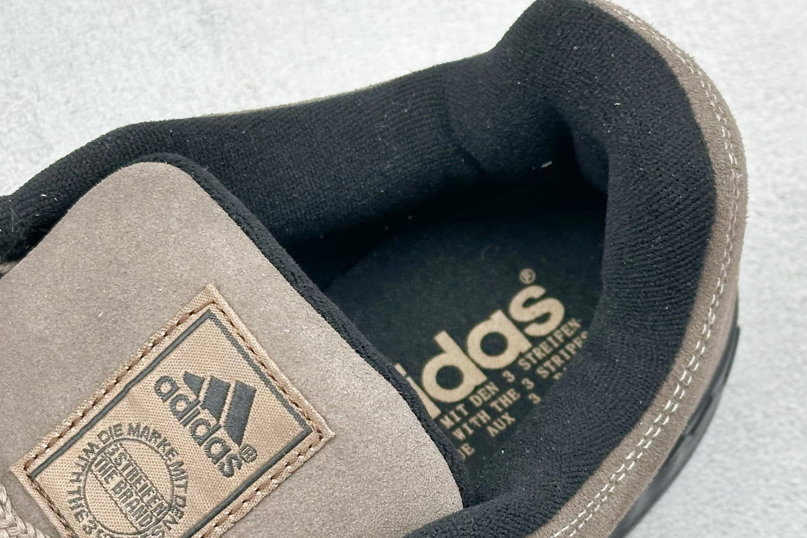 TG版 Adidas Adimatic Low 马蒂奇系列低帮 复古鲨鱼面包鞋运动休闲滑板板鞋 IE7363